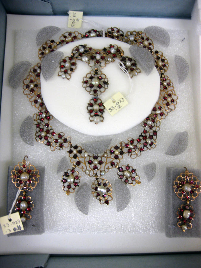 Jewelry set | RISD Museum